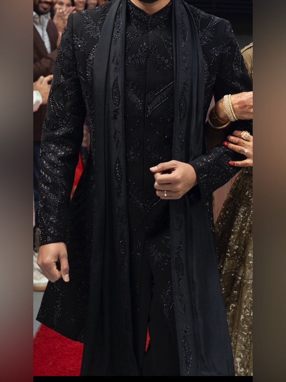 ACHKANN Black Embroidered Italian Fabric Sherwani 3-Piece Set Pants Dupatta 42